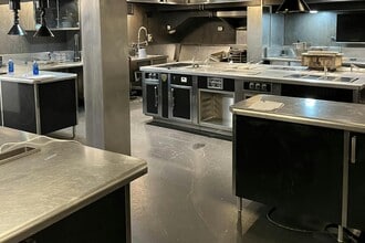 68-82 Vicar Ln, Leeds for lease Interior Photo- Image 1 of 6