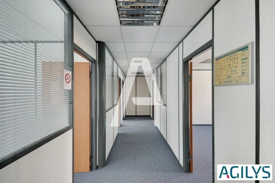 Office in Massy for lease - Interior Photo - Image 3 of 9