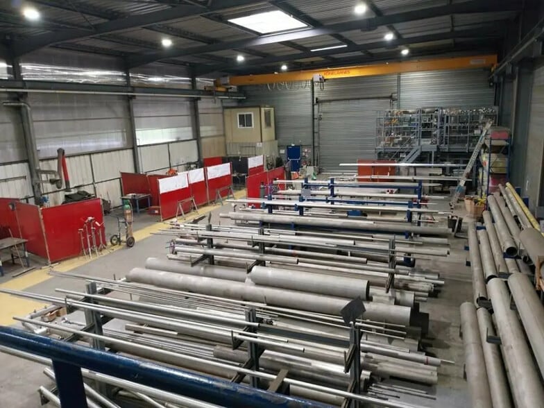 Flex in SAINT-VIGOR-D'YMONVILLE for lease - Interior Photo - Image 3 of 5