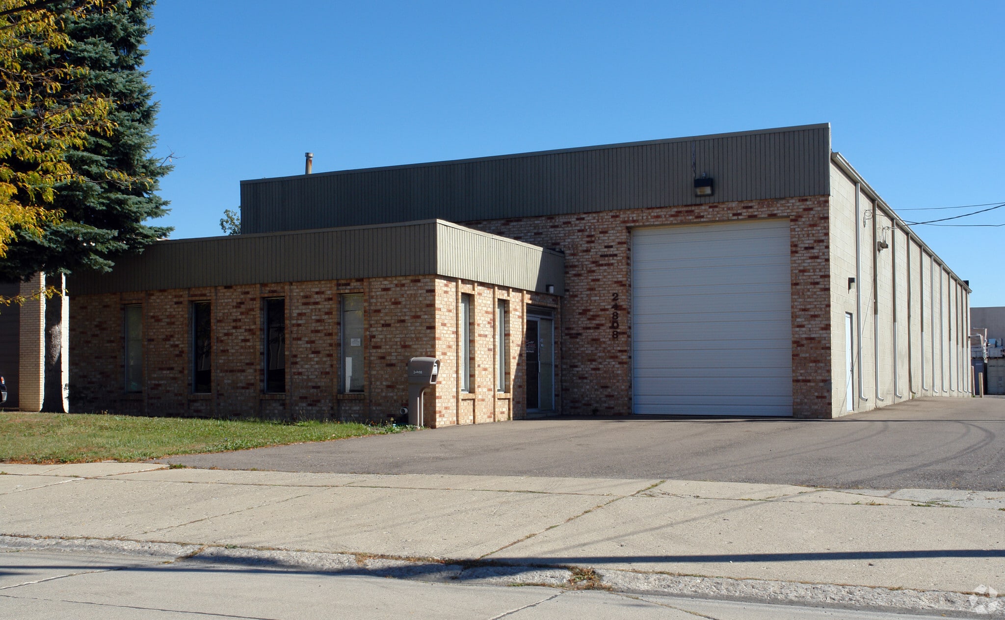 24808 Romano St, Warren, MI for lease Primary Photo- Image 1 of 5