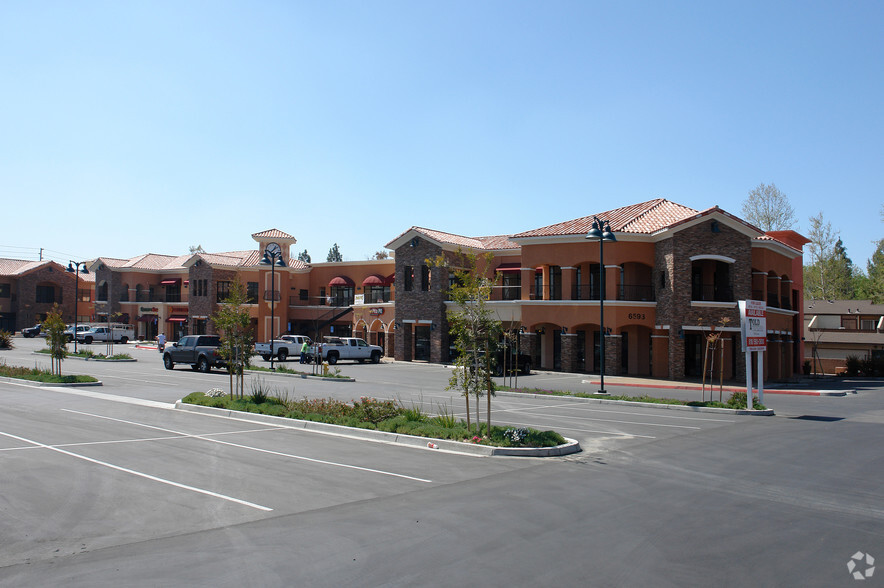 6591-6599 Collins Dr, Moorpark, CA for lease - Building Photo - Image 3 of 12