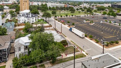 201 W Poplar St, San Antonio, TX - AERIAL  map view - Image1