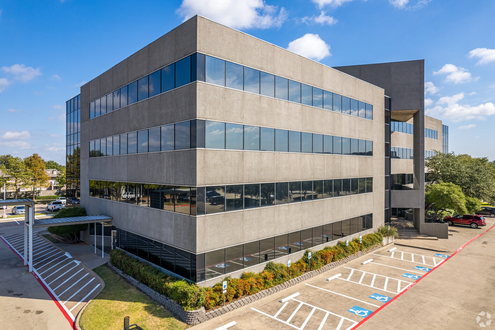 16801 Addison Rd, Addison, TX 75001 Graymark Building