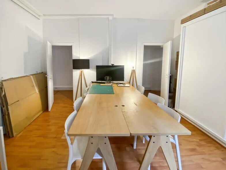 Office in Paris for lease - Building Photo - Image 3 of 7