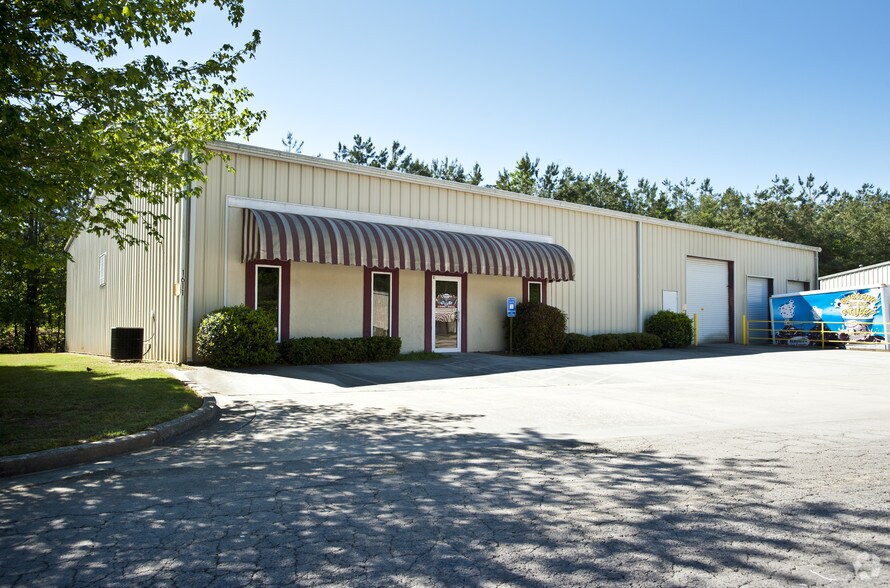 1611 Oakbrook Dr, Gainesville, GA for sale - Primary Photo - Image 1 of 1