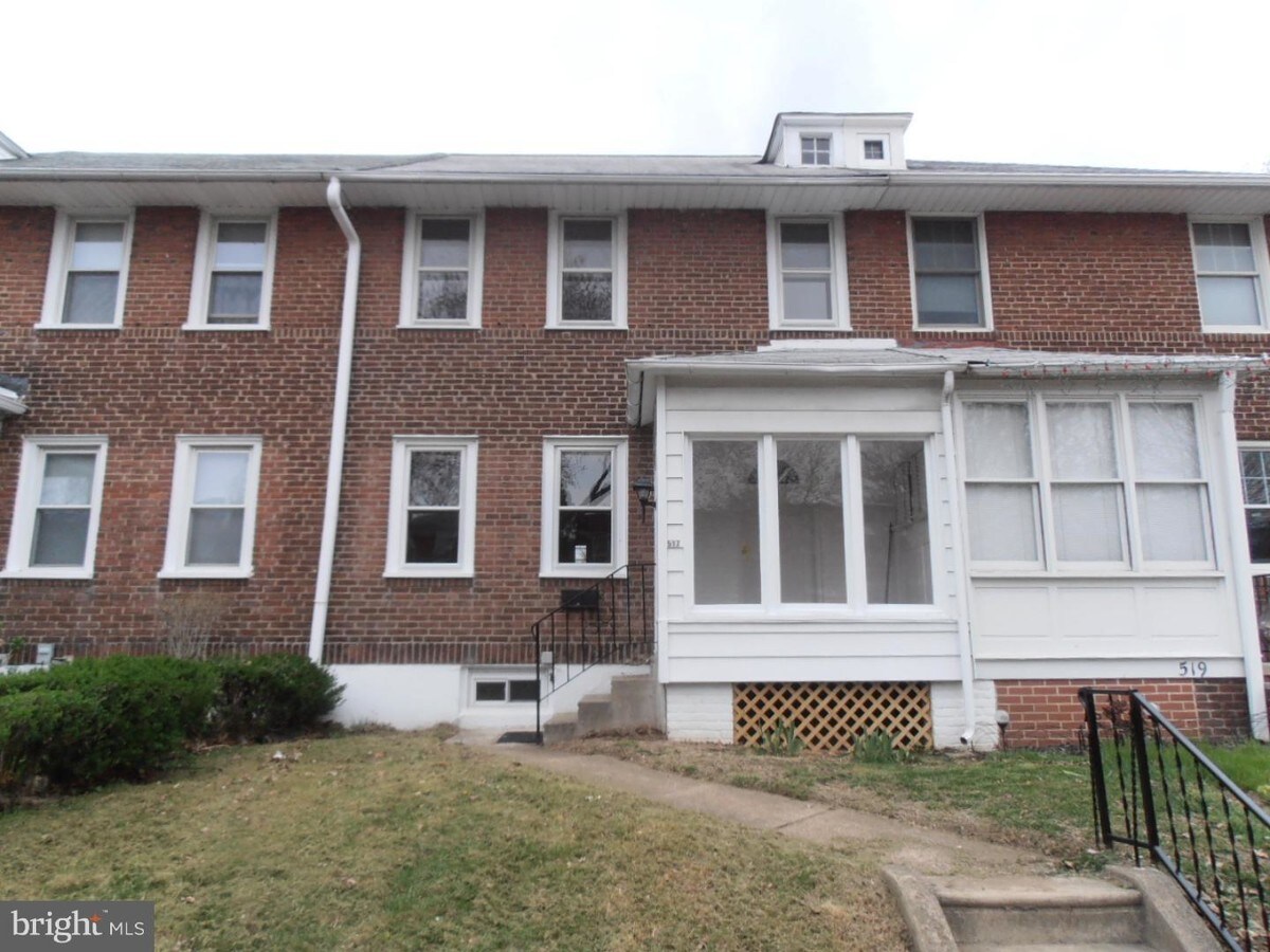 517 Jansen Ave, Essington, PA 19029