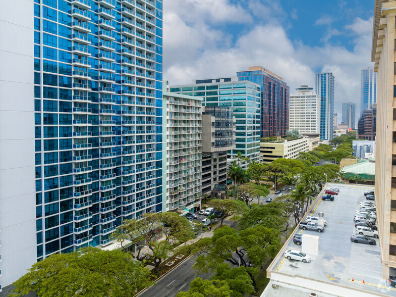 1617 Kapiolani Blvd, Honolulu, HI for sale - Building Photo - Image 2 of 7