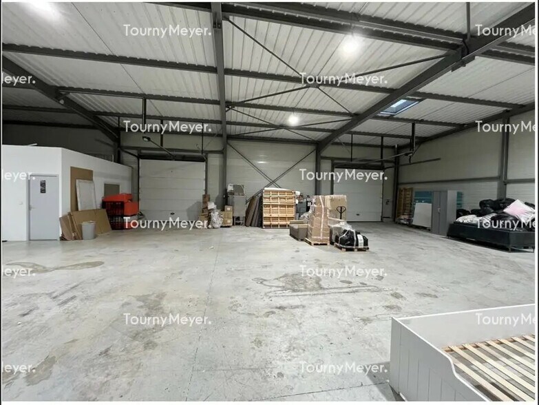 Industrial in Lunel for lease - Building Photo - Image 1 of 3
