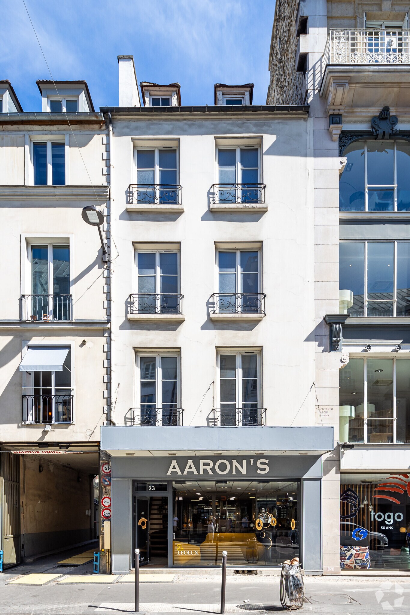 Rue Du Faubourg Saint-Antoine, Paris for lease Primary Photo- Image 1 of 2