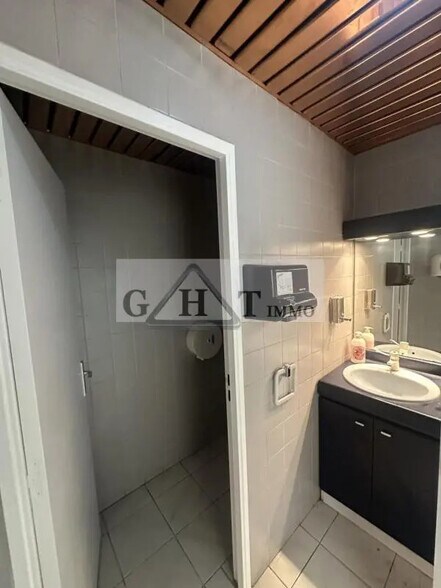 Office in Ris-Orangis for lease - Interior Photo - Image 2 of 18