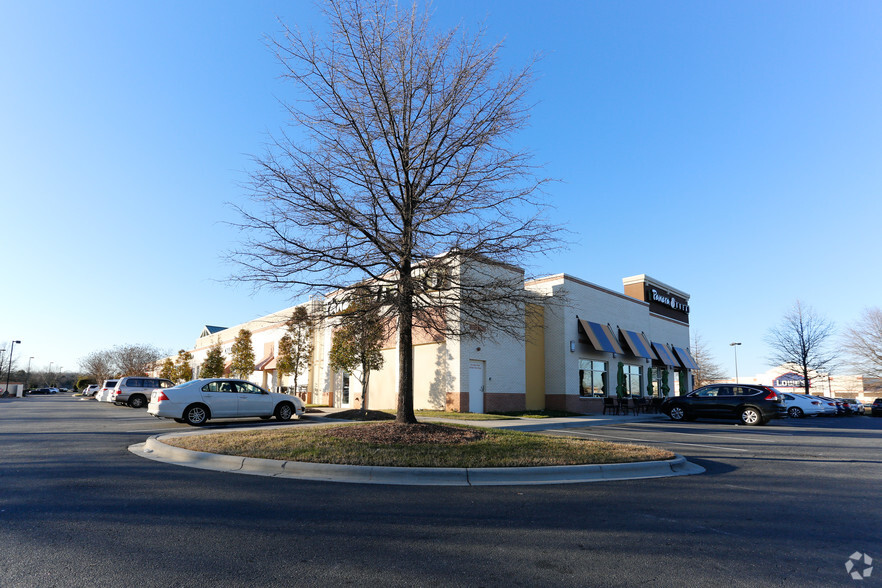 8146-8156 S Tryon St, Charlotte, NC for lease - Building Photo - Image 3 of 14