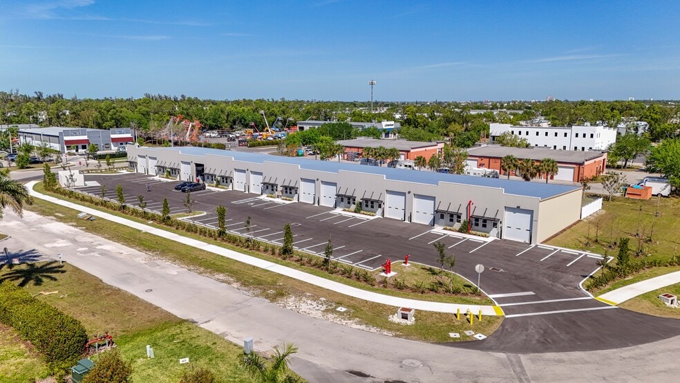 6551 Corporate Park Cir, Fort Myers, FL for lease - Building Photo - Image 1 of 10