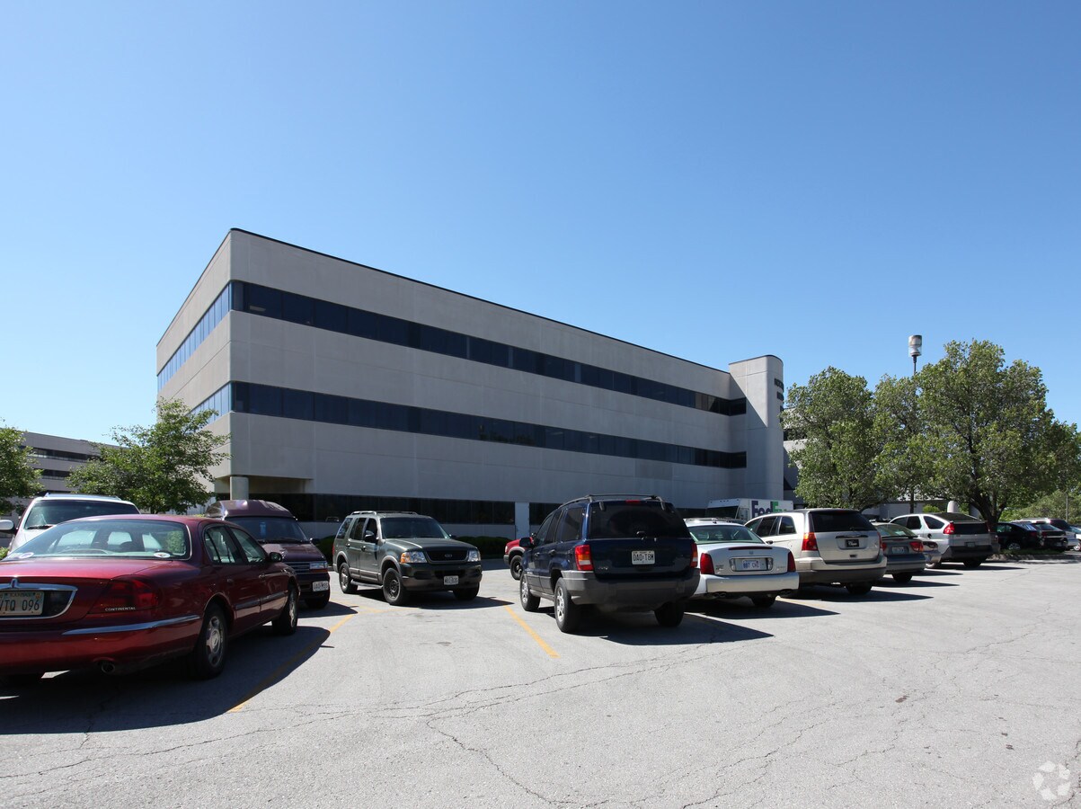 6675 Holmes Rd, Kansas City, MO 64131