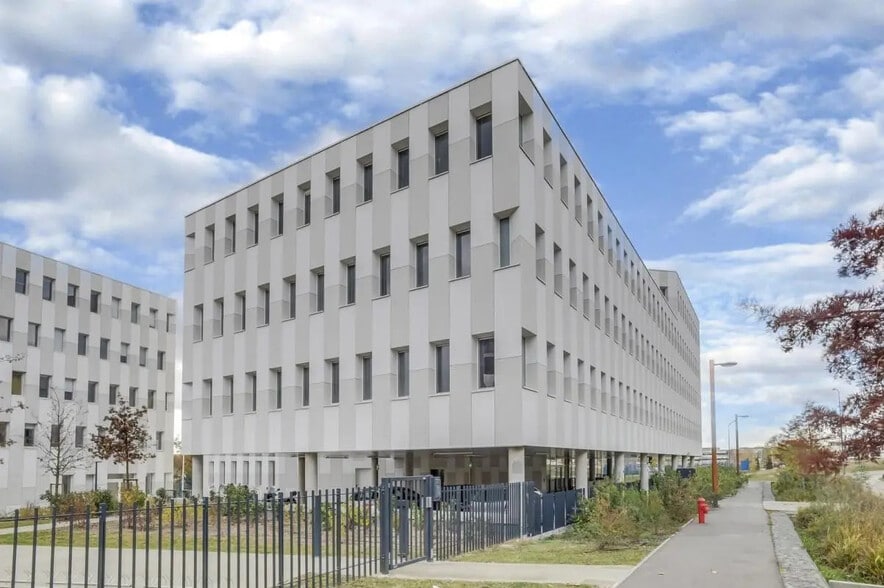 Office in Balma for lease - Building Photo - Image 2 of 14