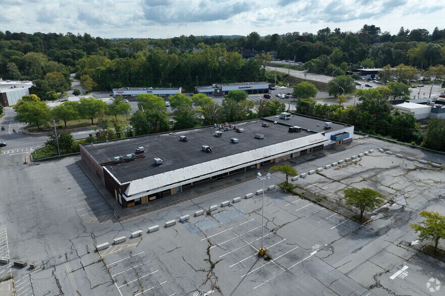 627-643 Dutchess Tpke, Poughkeepsie, NY for sale - Building Photo - Image 3 of 4