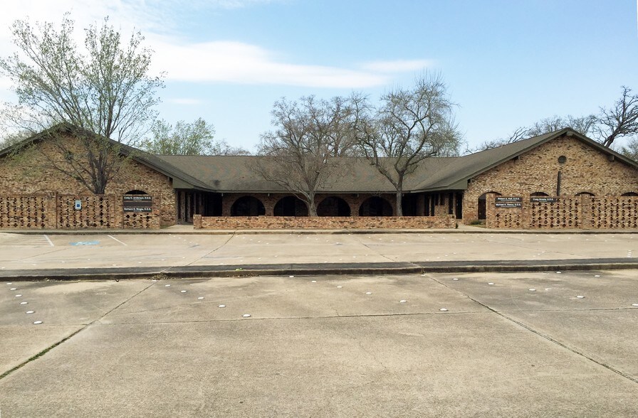 1615 Barak Ln, Bryan, TX for sale - Building Photo - Image 1 of 1