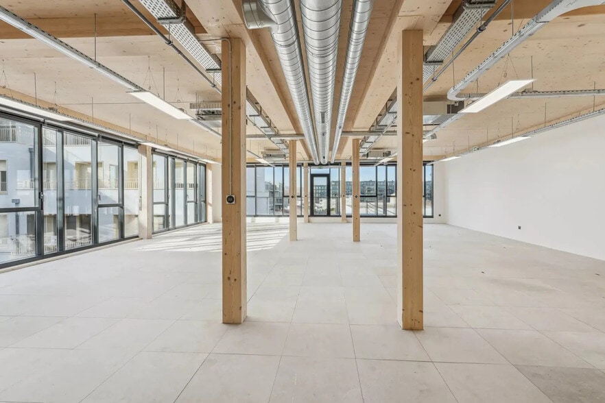 4 Rue Petit, Clichy for lease - Building Photo - Image 3 of 5