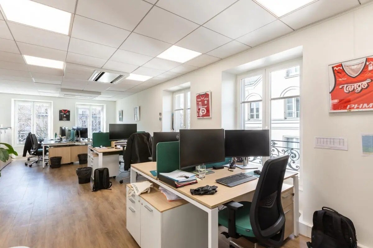 Coworking Space in Paris for lease Interior Photo- Image 1 of 12