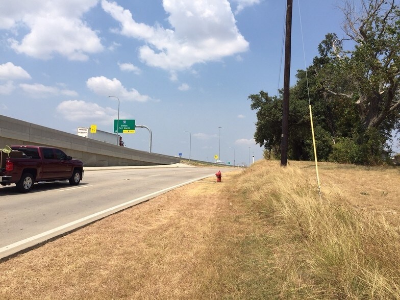 910 N SH161, Grand Prairie, TX 75050