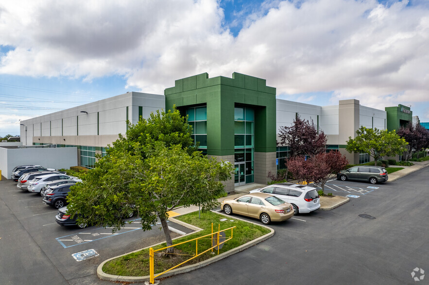 44235 Nobel Dr, Fremont, CA for lease - Primary Photo - Image 1 of 7