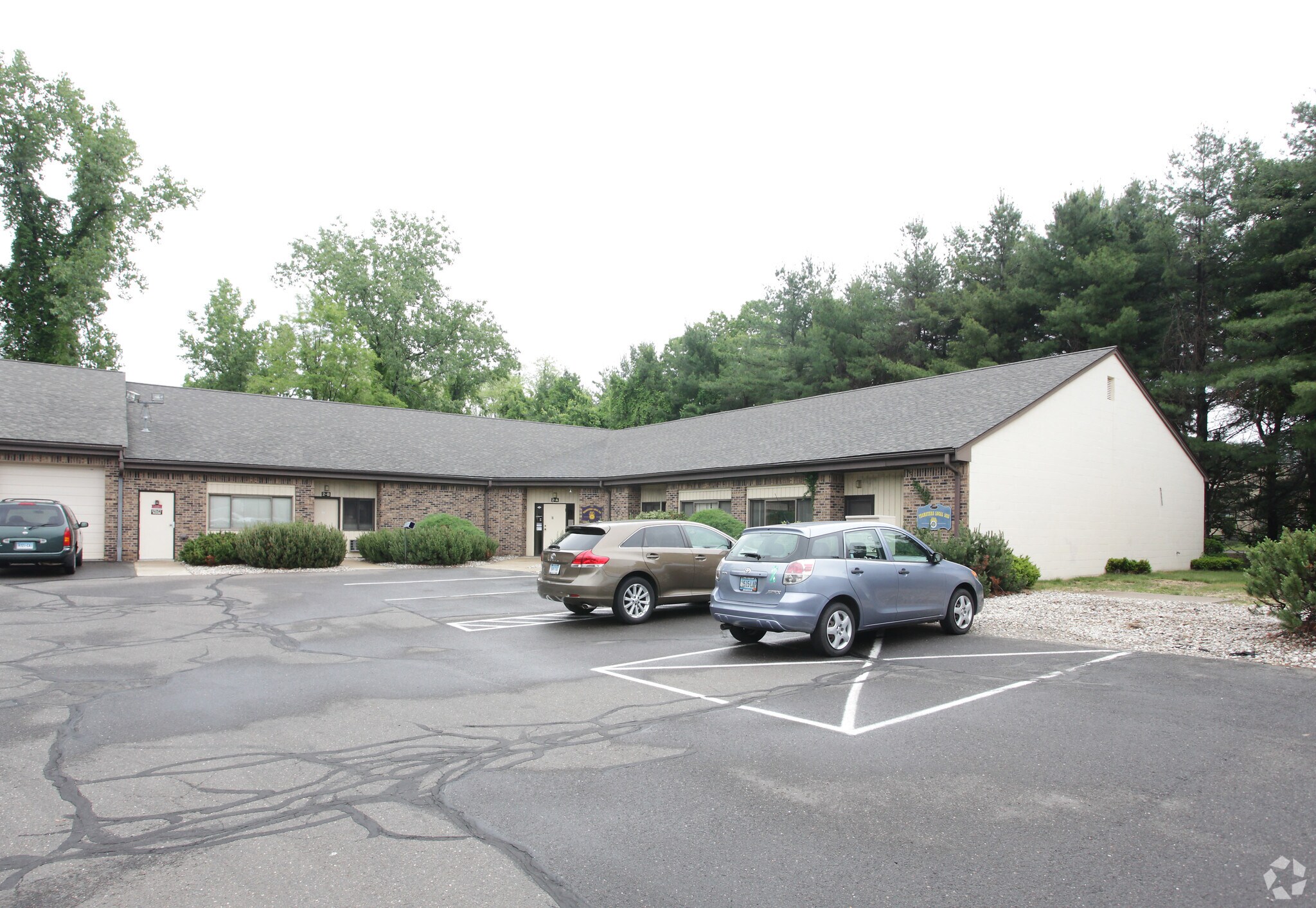 400 Chapel Rd, South Windsor, CT for sale Primary Photo- Image 1 of 1