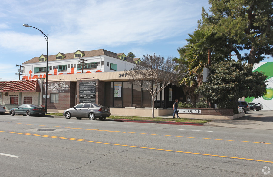 241 W Olive Ave, Burbank, CA for lease - Primary Photo - Image 3 of 23