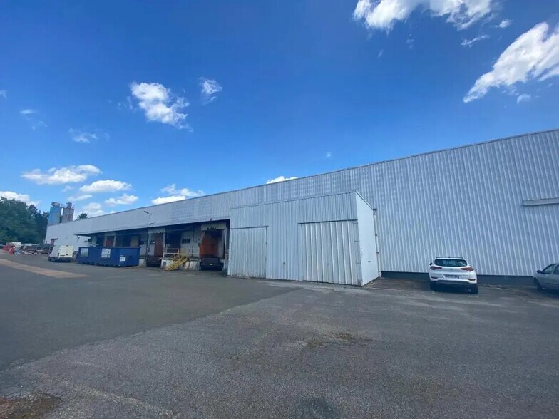Industrial in Épernon for lease - Building Photo - Image 1 of 5