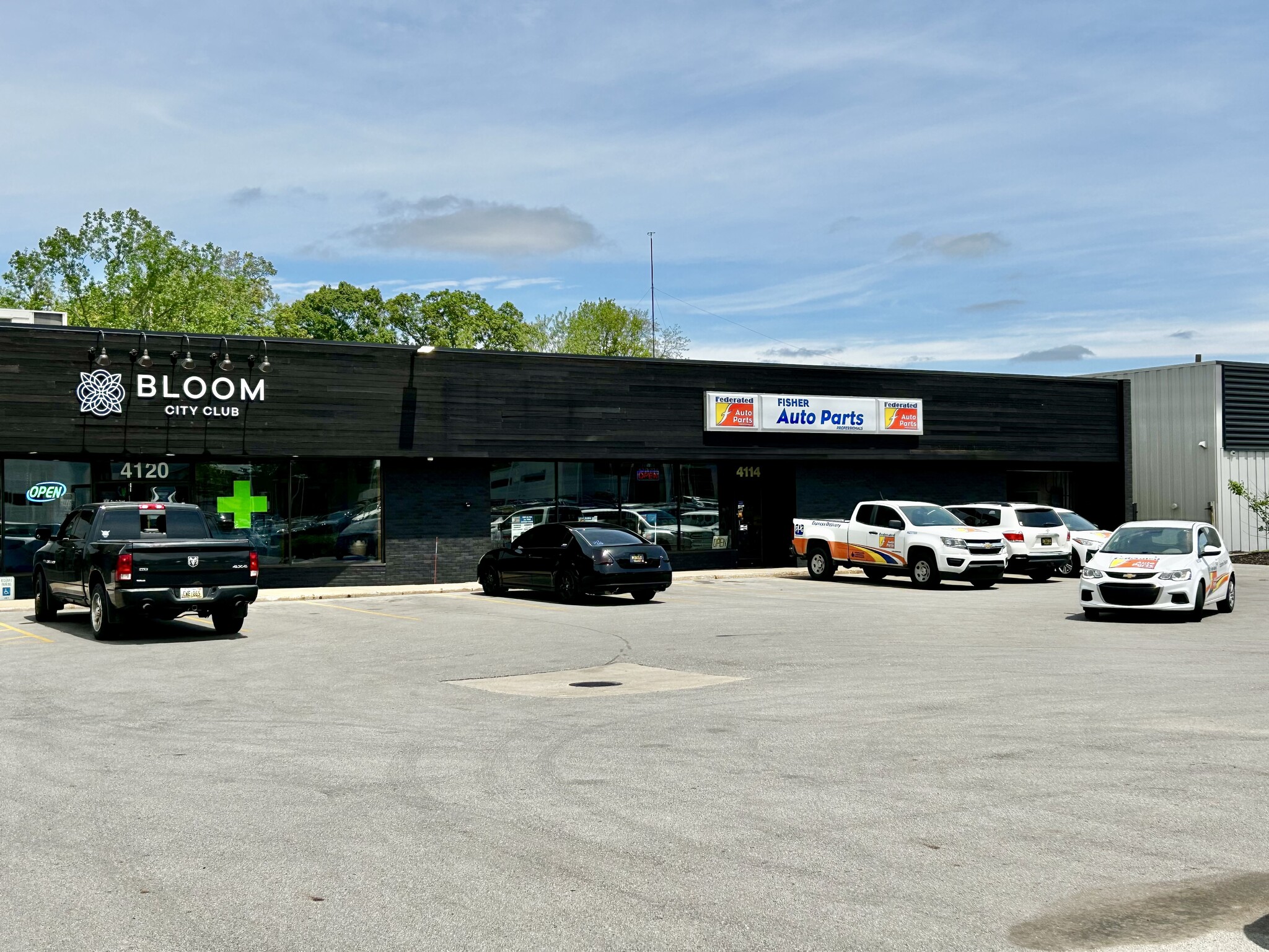 4114-4120 W Stadium Dr, Kalamazoo, MI for sale Building Photo- Image 1 of 19