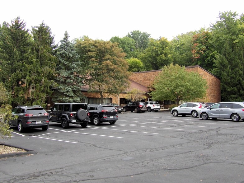 8445 Munson Rd, Mentor, OH for sale - Building Photo - Image 2 of 16