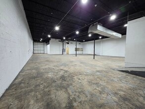 52 SW 5th Ct, Pompano Beach, FL for lease Interior Photo- Image 2 of 8
