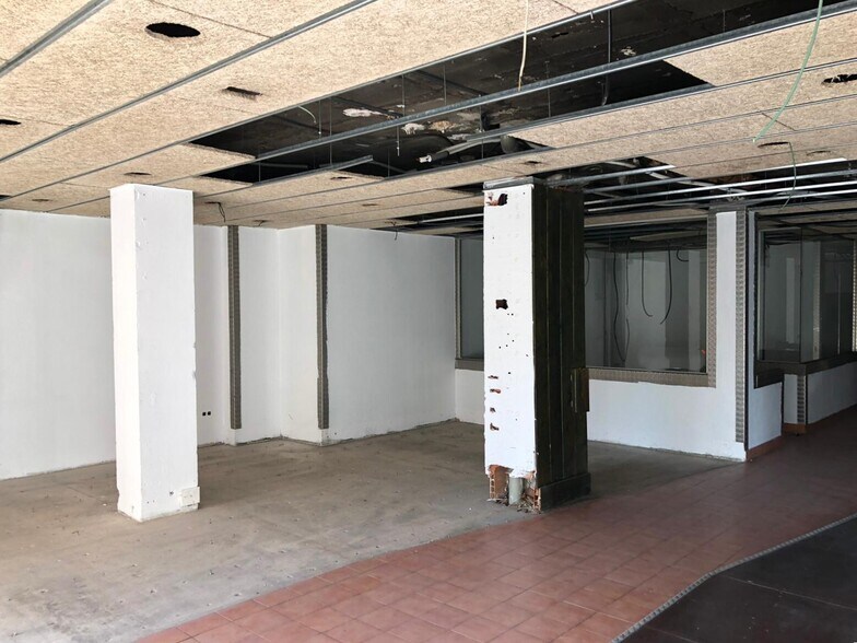 Retail in Lleida for sale - Building Photo - Image 2 of 6