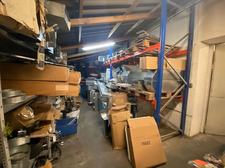 Flex in Marseille for sale - Building Photo - Image 3 of 9