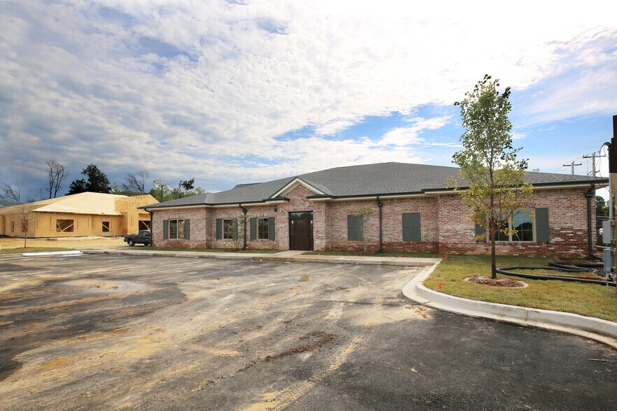 2215 Lynnfield Rd, Memphis, TN for sale - Building Photo - Image 1 of 1