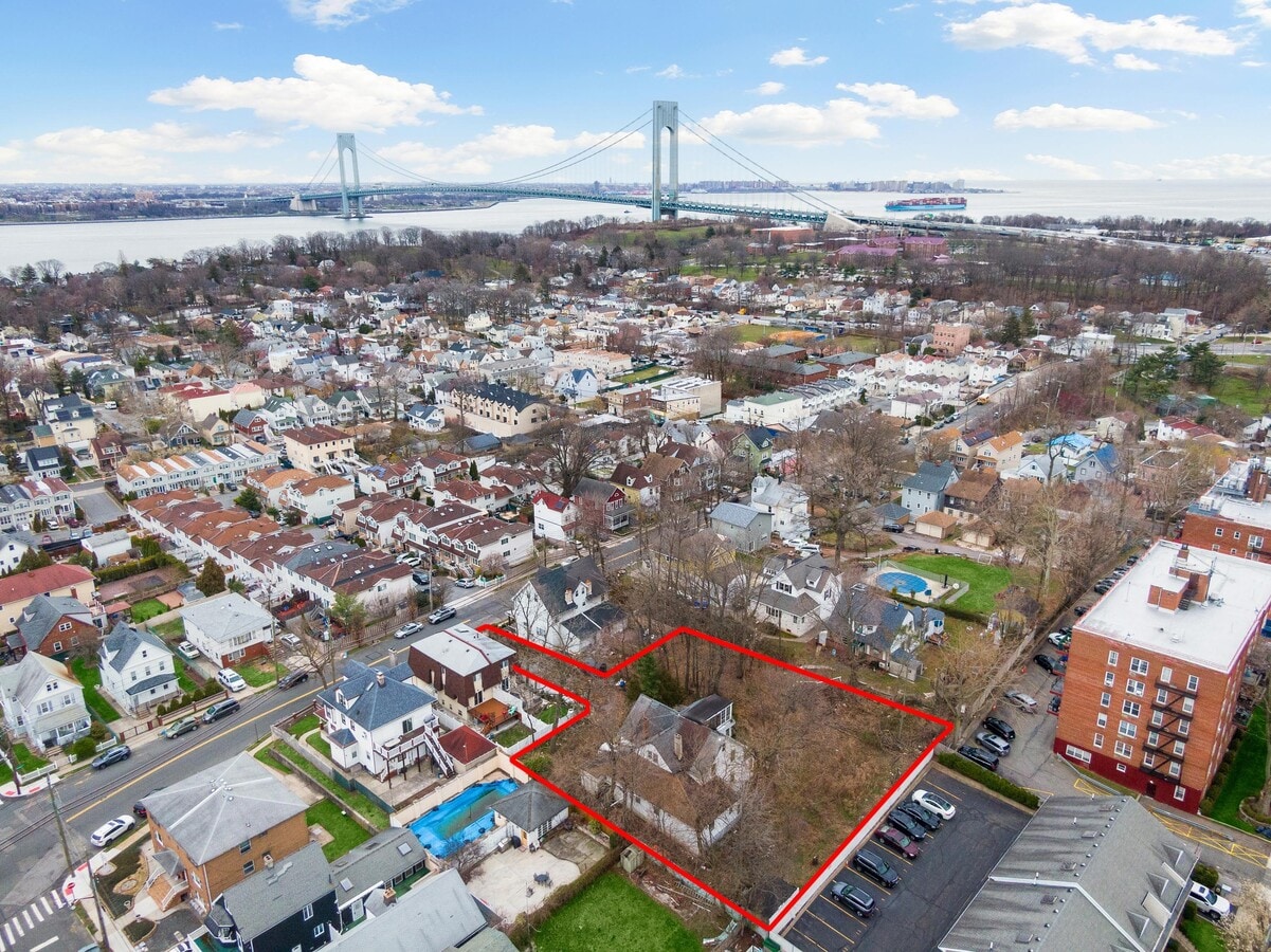 756 Tompkins Ave, Staten Island, NY 10305