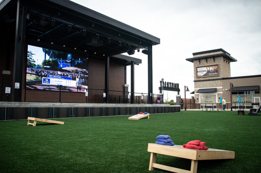 16985 N Outer Forty Dr, Chesterfield, MO for lease - Building Photo - Image 3 of 5