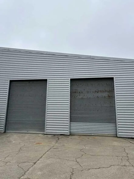 Flex in Petit-Couronne for sale - Building Photo - Image 2 of 2