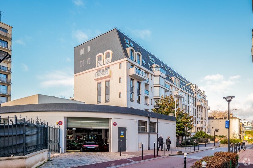 37 Rue Adam Ledoux, Courbevoie for sale - Building Photo - Image 2 of 6