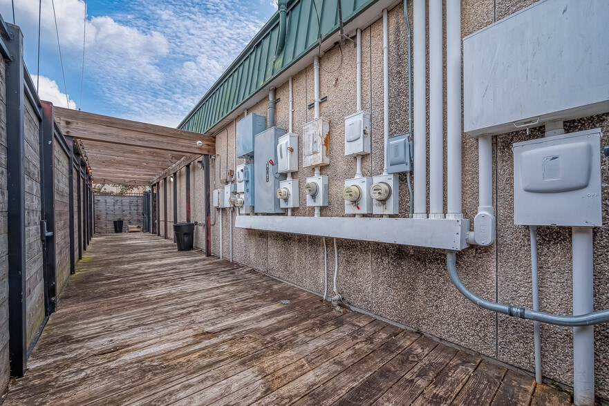 9400 Glenfield Ct, Houston, TX for lease - Building Photo - Image 3 of 13