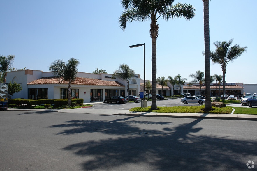 2010-2070 Hacienda Dr, Vista, CA for lease - Primary Photo - Image 1 of 5