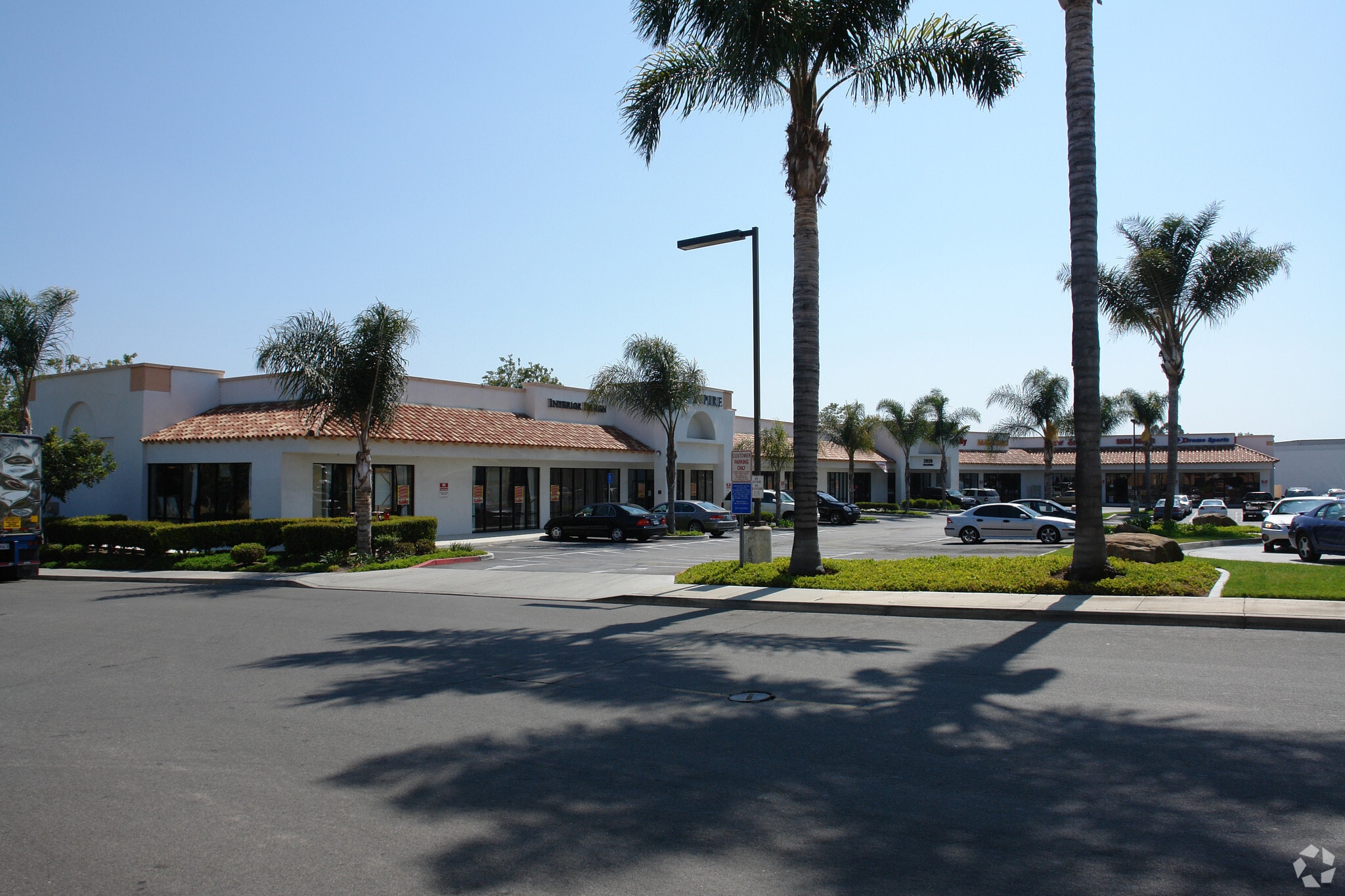 2010-2070 Hacienda Dr, Vista, CA for lease Primary Photo- Image 1 of 6