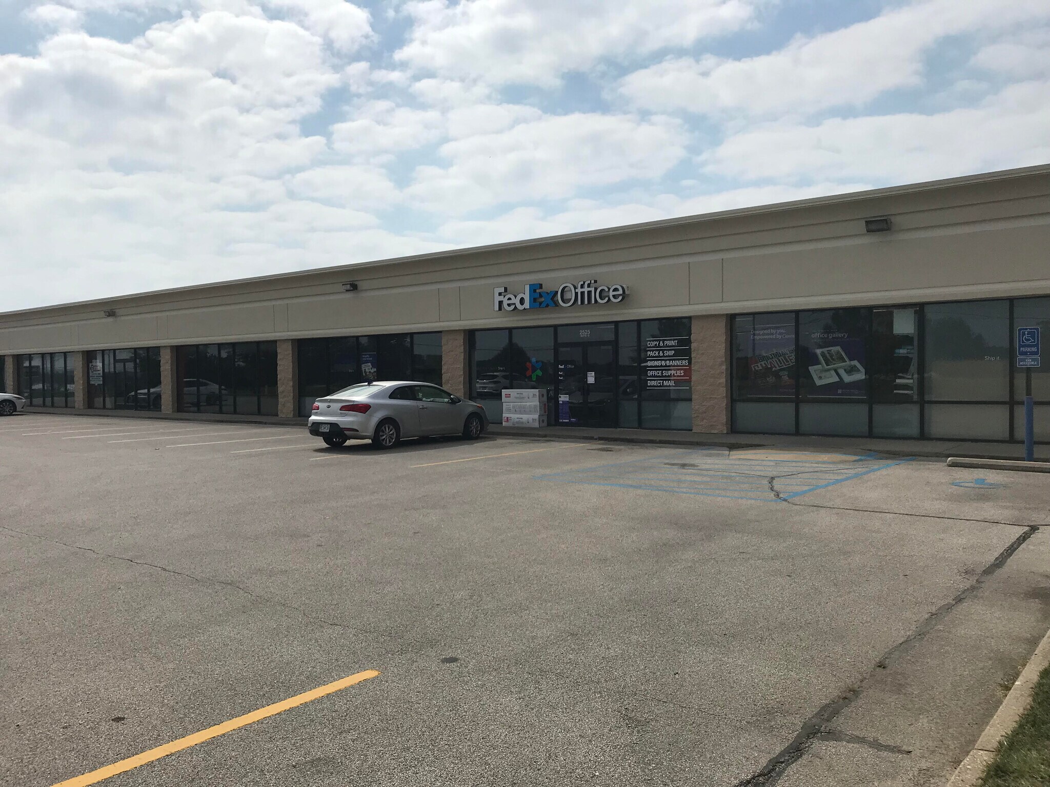 2525 Missouri Blvd, Jefferson City, MO for lease Building Photo- Image 1 of 2