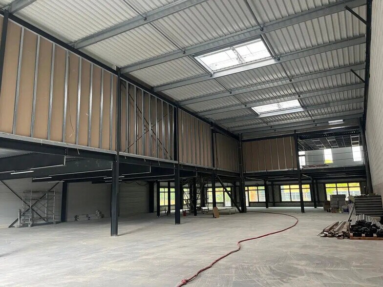 17 Avenue Des Louvresses, Gennevilliers for lease - Building Photo - Image 2 of 18