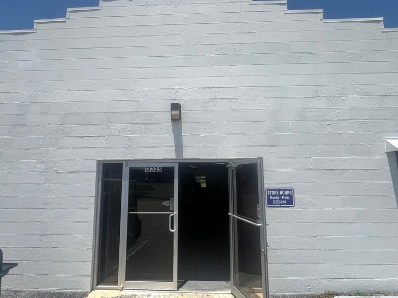 12325-12329 US Highway 301, Dade City, FL for lease - Building Photo - Image 2 of 3