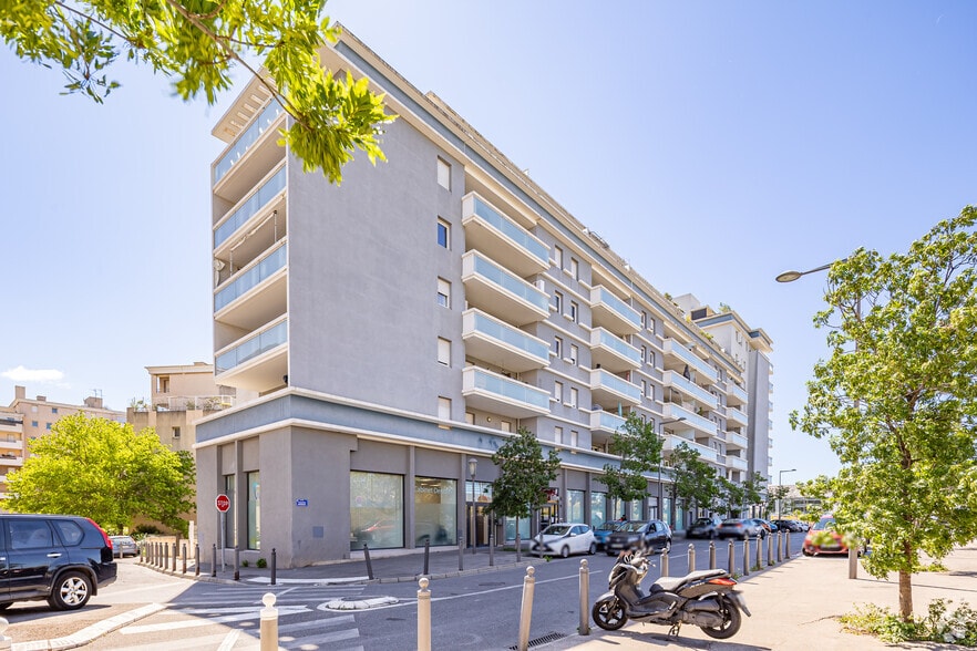Multifamily in Marseille for sale - Building Photo - Image 3 of 9