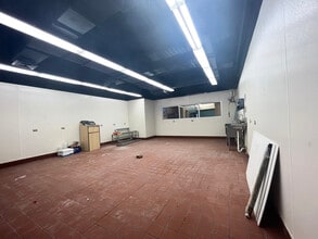  for lease Interior Photo- Image 1 of 6