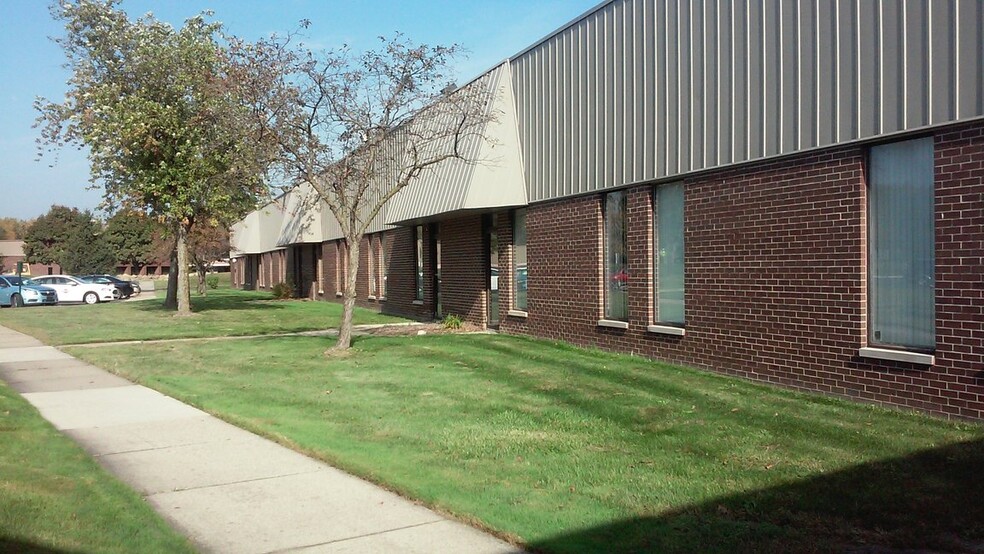 20978-21084 Bridge St, Southfield, MI for lease - Building Photo - Image 2 of 4