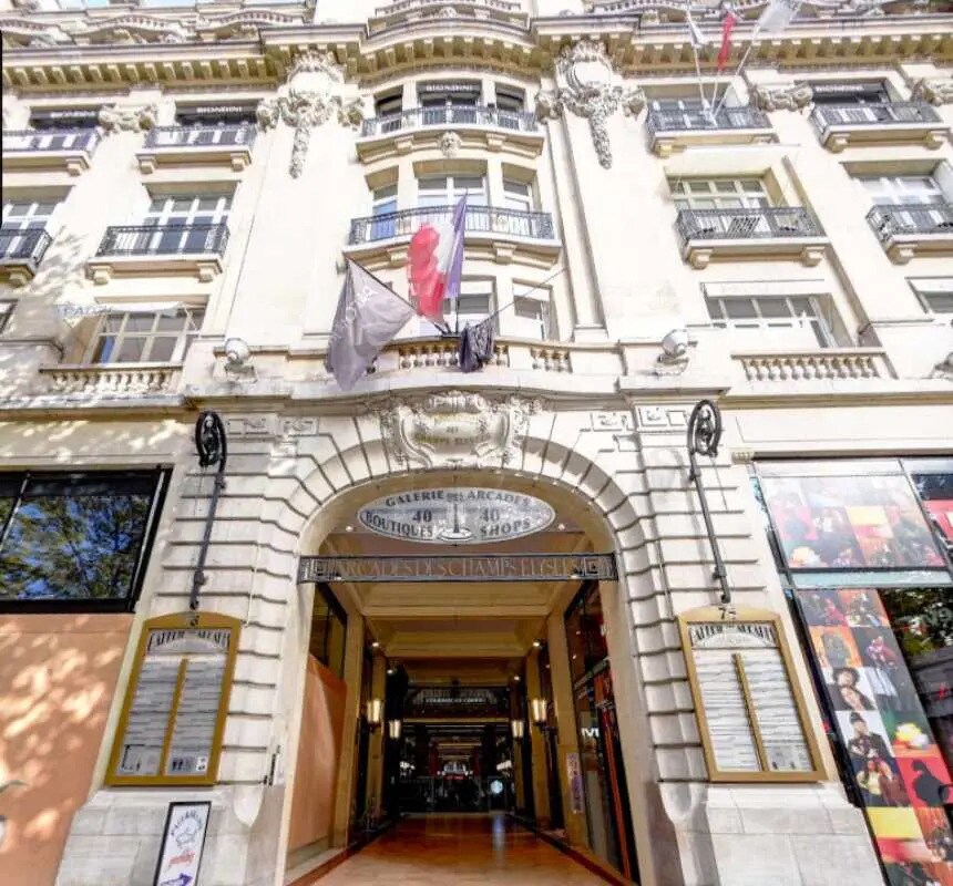 Retail in Paris for lease Building Photo- Image 1 of 6