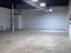 511-545 NE 32nd St, Oakland Park, FL for lease Interior Photo- Image 2 of 6