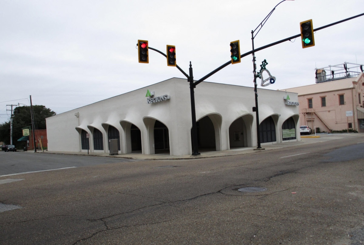 222 E Main St, New Iberia, LA for sale Primary Photo- Image 1 of 1