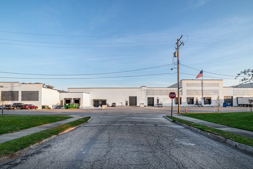 799 E 73rd St, Cleveland, OH for lease - Building Photo - Image 3 of 41